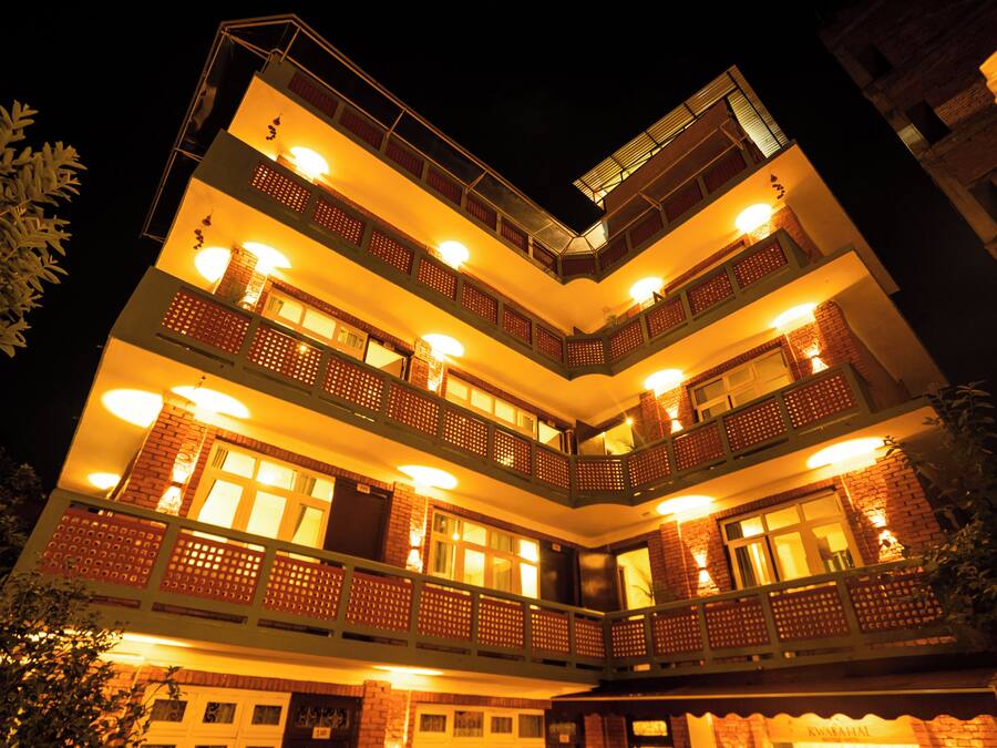 Vista frontal de la propiedad