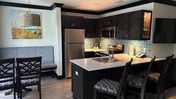 Micro-ondes, four, plaque de cuisson, lave-vaisselle