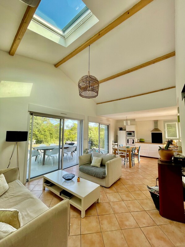 Living area - Villa in quiet Garrigue, 5' from the center of Nîmes (Nîmes)