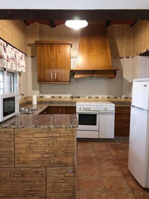 Frigorifero, microonde, forno, lavastoviglie