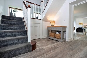 المنشأة من الداخل