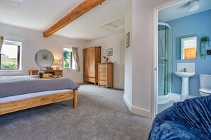 3 chambres, fer et planche à repasser, Wi-Fi gratuit, draps fournis