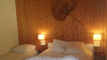 3 chambres, fer et planche Ă repasser