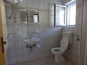 Apartment, Smoking