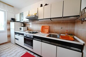 Apartment, Smoking | 6 bedrooms