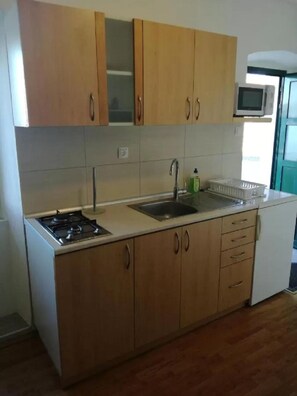Apartment, Smoking