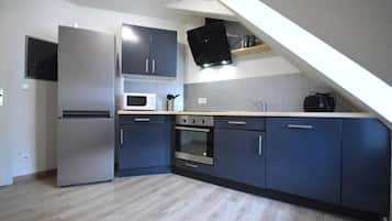 Frigorifero, microonde, forno, piano cottura