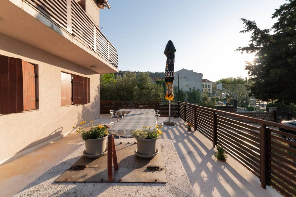 Apartment, Smoking