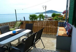2 bedrooms - Holiday Houses, Villas Villa Jadran - 10 m From Beach (Preko)