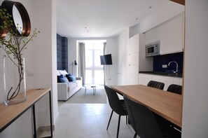 Family Apartment | Living area | Flat-screen TV - Capuchinos Cathedral (Málaga)