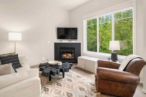 TV - Unit 4 One Central · Newly Remodeled Executive Home - Unit 4 (Bellevue)