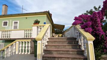 Apartment, Smoking | 3 bedrooms