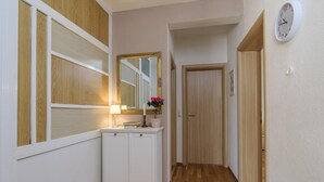 Apartment - Apartments Vana - 400 m From Beach (Kastela)