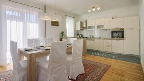 Apartment - Apartments Vana - 400 m From Beach (Kastela)
