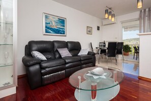 House, Smoking | 3 bedrooms - Holiday Houses, Villas Andre - Swimming Pool (Nerezise)