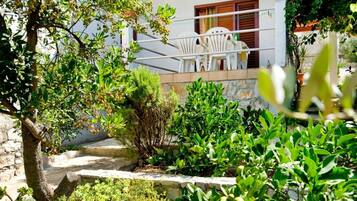 Apartment, Smoking | Exterior