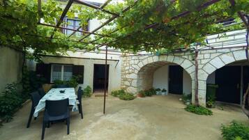 House, Smoking | Exterior