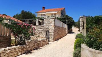 House, Smoking | Exterior