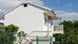 Unclassified image, 5 of 13, button - Apartments Kristina - With Parking (Okrug)