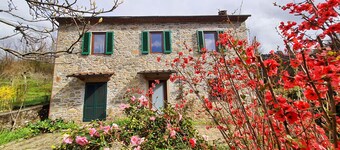  Casa Millefiori, Village House near Bagni Di Lucca with Large Garden and Pool.