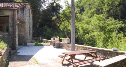 Casa Millefiori, Village House near Bagni Di Lucca with Large Garden and Pool.