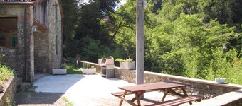 Casa Millefiori, Village House near Bagni Di Lucca with Large Garden and Pool.