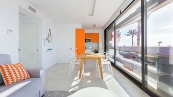 Apartamento familiar | Zona de estar | Smart TV de 42 pulgadas con canales digitales