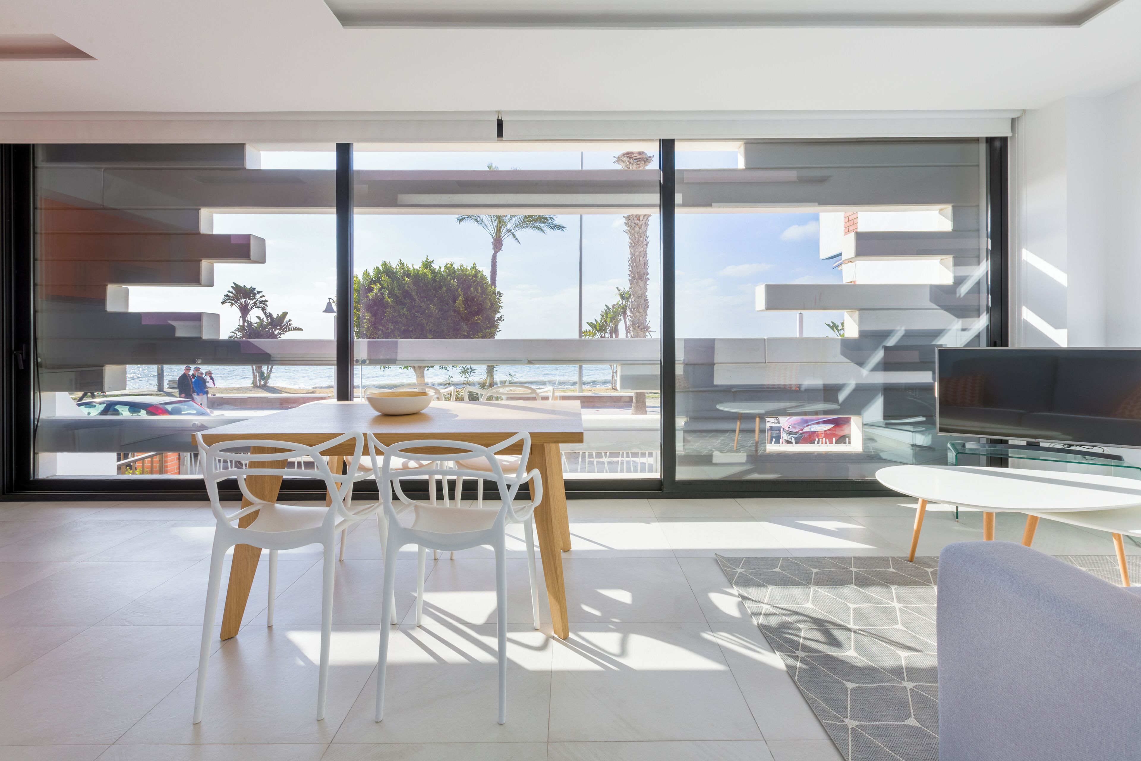 Familienapartment | Wohnbereich | 42-Zoll-Smart-TV mit Digitalempfang