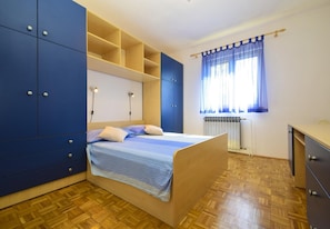 Apartment, Smoking
