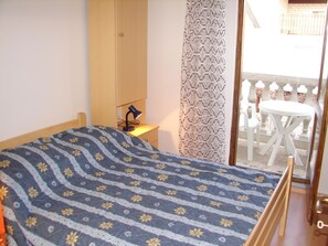 Apartment, Smoking - Apartments Ivan - With Free Parking (Tribunj)