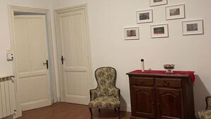 1 habitación, tabla de planchar con plancha, internet y ropa de cama 