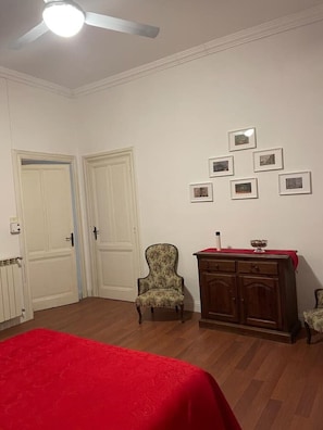 1 bedroom, iron/ironing board, internet, bed sheets - Bright, family-friendly apartment near the Gemelli Polyclinic Hospital (Roma)