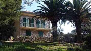 Apartment, Smoking | Exterior