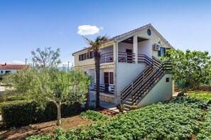Unclassified image, 4 of 16, button - Apartments Matkos - With Garden and Terrace (Nin)