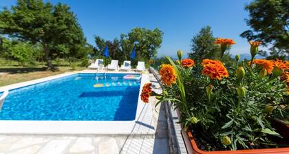 Holiday Houses, Villas Josip - Private Swimming Pool
