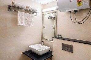Shower, free toiletries, slippers, towels - The Dwelling Paradise (Greater Noida)