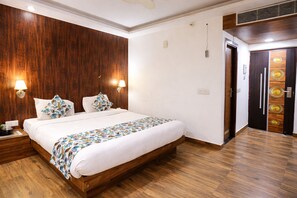 Premium bedding, minibar, desk, laptop workspace - The Dwelling Paradise (Greater Noida)