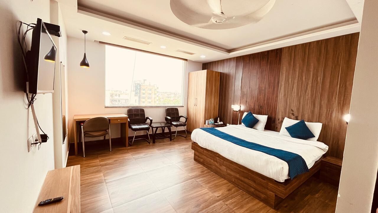 Premium bedding, minibar, desk, laptop workspace