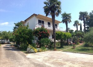 Apartment | Exterior - Apartments Eli - 50m From the sea (Umag)