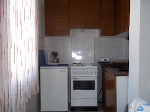 Apartment, Smoking