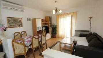 Apartment, Smoking | 3 bedrooms