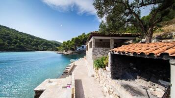 House, Smoking | Exterior