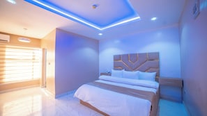 Quarto solteiro standard, 1 cama King, para não fumantes | Wi-Fi de cortesia