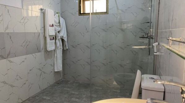 Standard Single Room, 1 King Bed, Non Smoking | Bathroom
