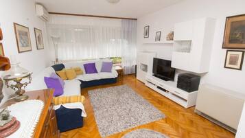 Apartment, Smoking | Exterior