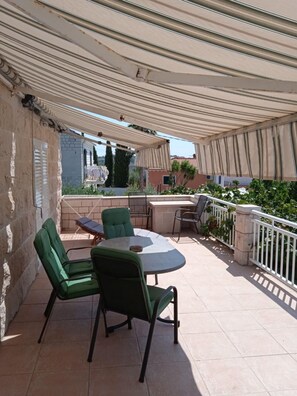 아파트, 흡연 | 2 개의 침실