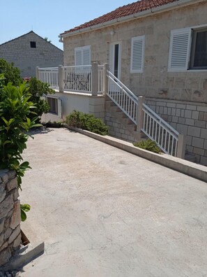 아파트, 흡연 | 2 개의 침실