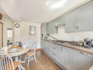 Dishwasher, high chair - Escape to this exquisite holiday let in Tetford. (Tetford, near Horncastle)