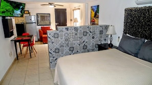 1 soveværelse, pengeskab på værelset, skrivebord, Wi-Fi