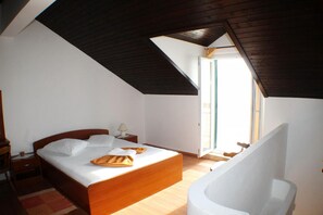 Apartment, Smoking